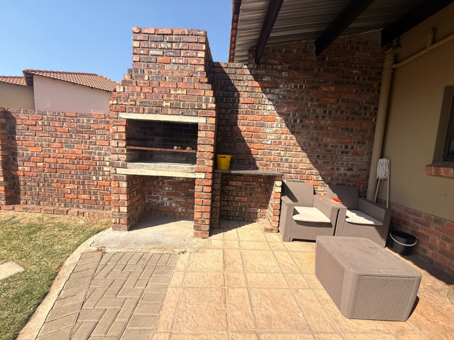 3 Bedroom Property for Sale in Waterval East North West